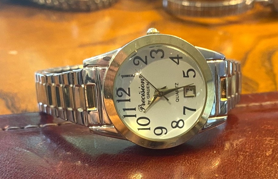 Womens 30mm Two Tone Precision Y Gruen Watch Thick Magnifying Crystal Gp431l